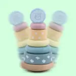 piramida-pastel-turn-de-stivuit-cu-diferite-forme-din-lemn