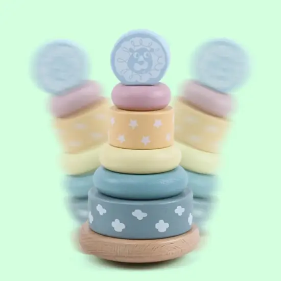 piramida-pastel-turn-de-stivuit-cu-diferite-forme-din-lemn