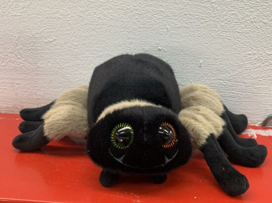 Jucarie din plus Paianjen de Halloween cu picioruse colorate