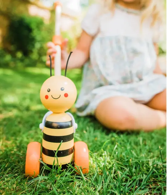 jucarie-de-impins-lemn-albinuta-pe-roti-mobile-orange-tree-toys