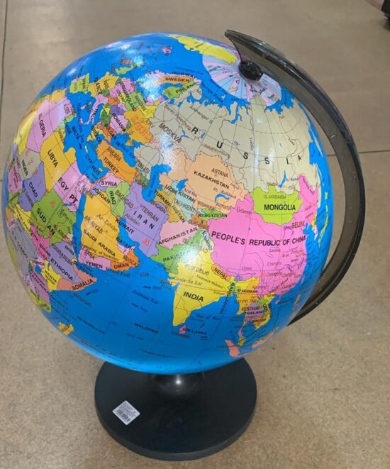 Globul Pamantesc pe suport rotativ Harta lumii rotunda