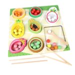 Joc pentru motricitate Sortarea bilutelor colorate