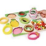 Joc pentru motricitate Sortarea bilutelor colorate