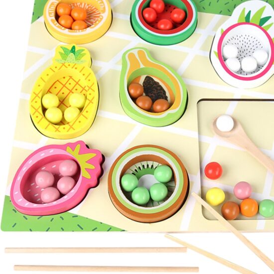 Joc pentru motricitate Sortarea bilutelor colorate