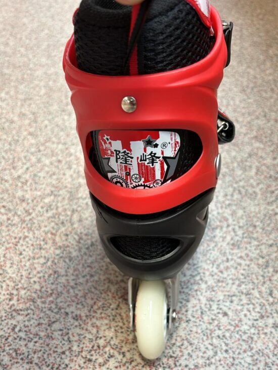 Role reglabile Negru Pozitionarea rotilor in linie Lumini roata fata