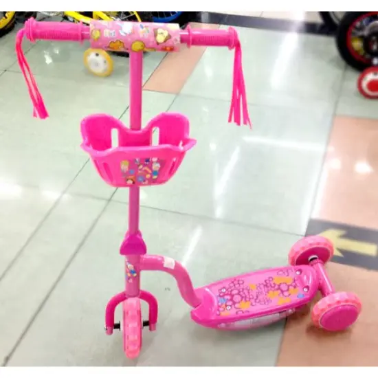 Trotineta 3 roti Roz cu Lumini si Cosulet pentru transport