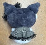 Jucarie plus Papusa Kuromi cu Fundita rochita din seria Hello Kitty