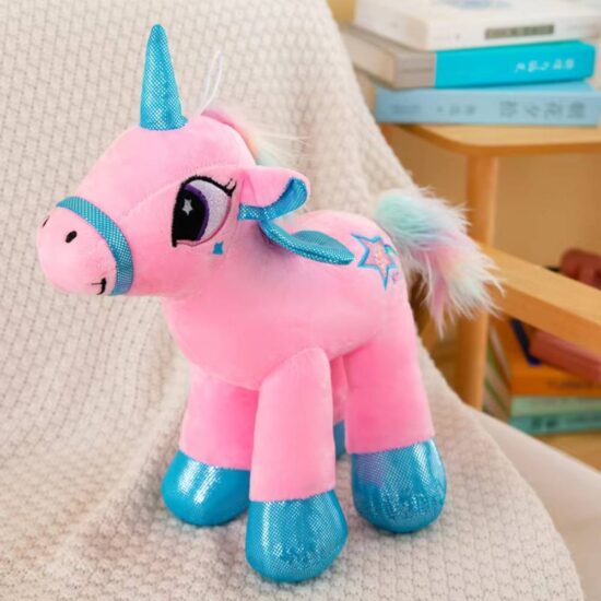 Jucarie plus Unicorn Muzical Curcubeu cu aripi si sclipici 20 cm