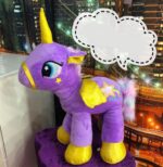 Jucarie plus Unicorn Muzical Curcubeu cu aripi si sclipici 20 cm
