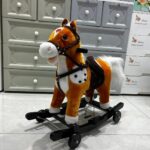 Balansoar bebe din plus Calutul Maro deschis muzical cu roti