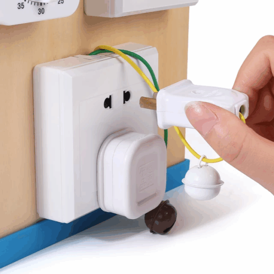 Cub Busy Board cu Mecanisme Jocuri educative Incuietori