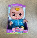 Jucarie interactiva Papusa muzicala Cocomelon Bebelusul JJ