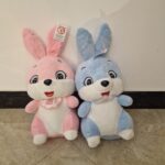 Jucarie din plus Iepurasul Vesel cu bavetica pentru copii