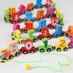 Tren magnetic Cifre 1-20 Joc educativ cu 26 Vagoane din lemn
