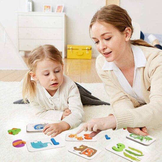 Set educativ cu Litere Cifre Cartonase ilustrate ambalate la cutie