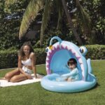 Piscina gonflabila de apa cu acoperis Balena pentru copii Intex