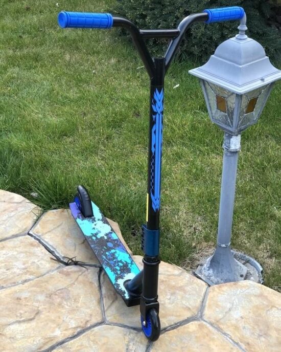 Trotineta Albastra cu Frana de picior pe Spate Scooter cu Lumini