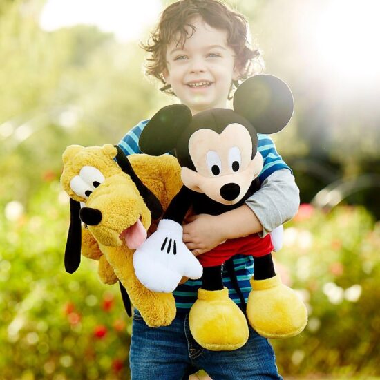 Jucarie plus 20 cm Mickey Mouse cu pantaloni scurti Rosii