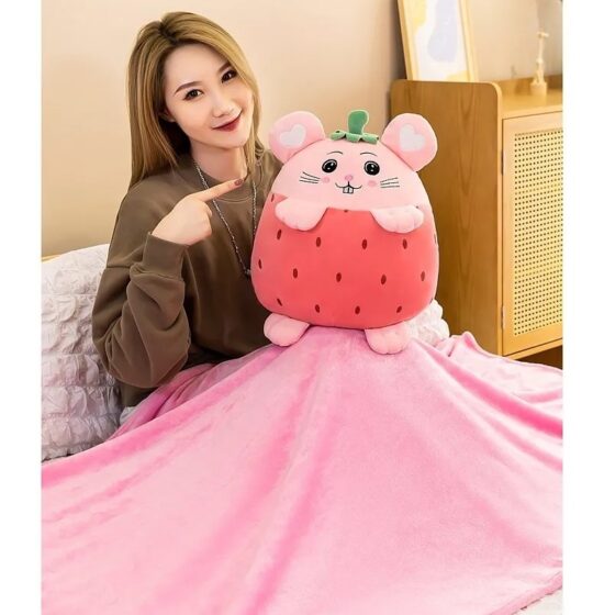 Set Capsuna Perna de dormit si Paturica pliabila pufoasa din plus