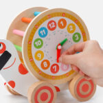 Jucarie lemn de tras Catelus cu Ceas si activitati motrice